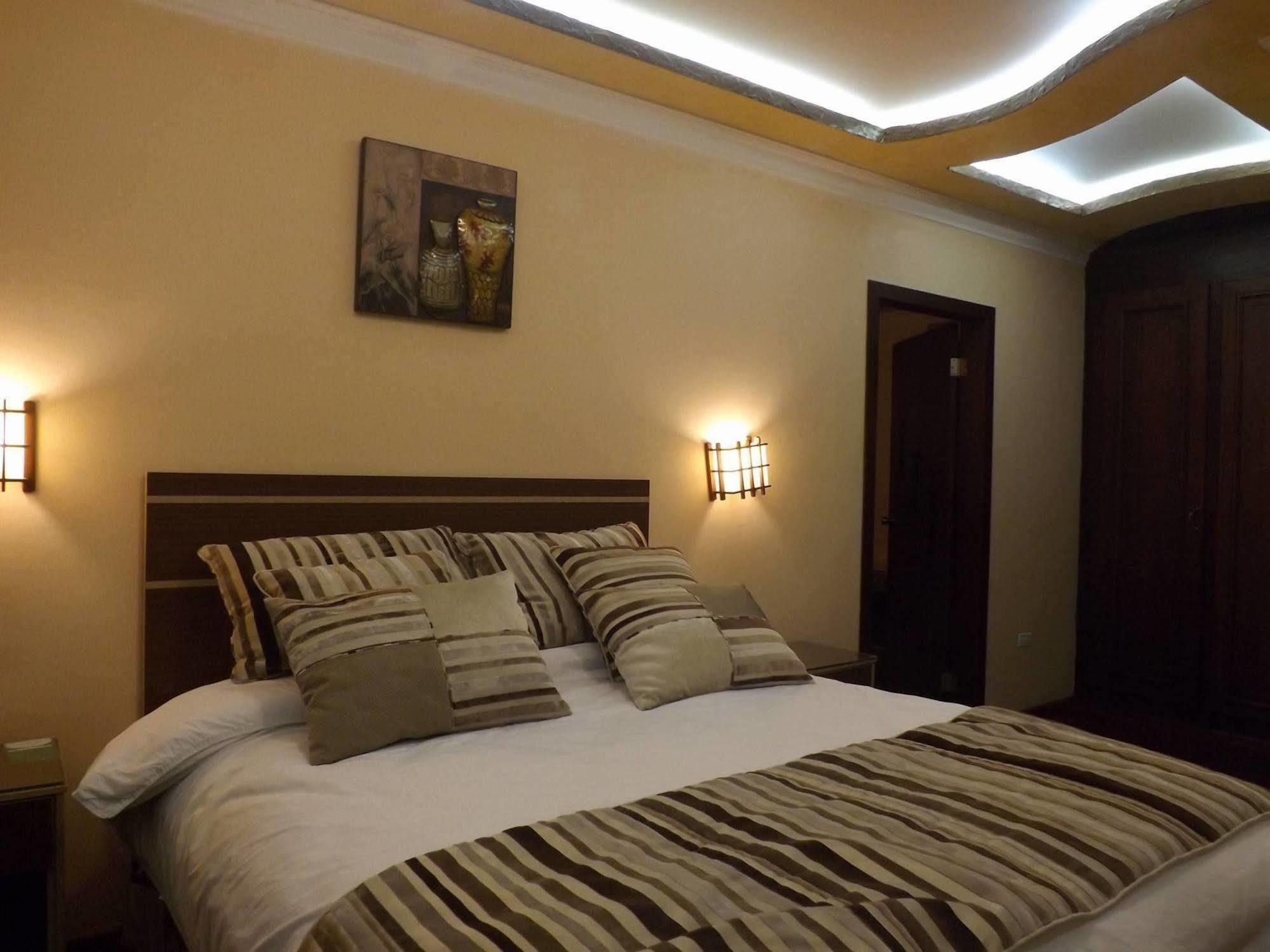 Hotel Mary Carmen 安巴托 外观 照片