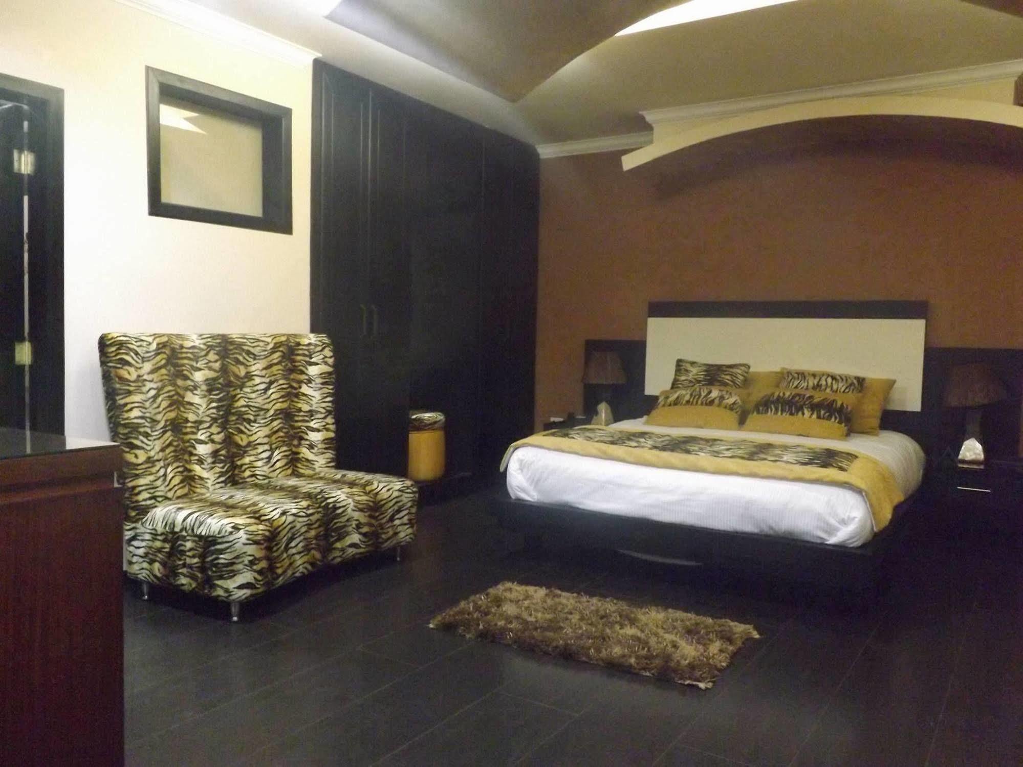 Hotel Mary Carmen 安巴托 外观 照片